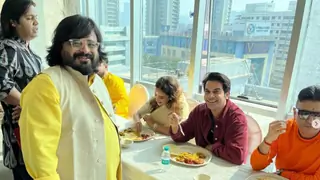Anurag Basu Saraswati puja: Rajkummar, Patralekhaa, Abhishek, Kartik & others enjoy the prasad- Pics Thumbnail