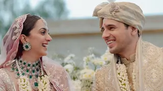 First pictures: Newlyweds Kiara Advani & Sidharth Malhotra look like a dream Thumbnail