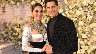 Sidharth & Kiara groove on 'Burj Khalifa' in a viral video from their reception; fans can't stop gushing Thumbnail