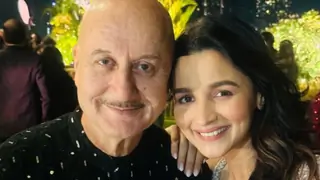 Anupmam Kher is all praises for Alia Bhatt; shares a picture with her from Sid-Kiara's reception Thumbnail