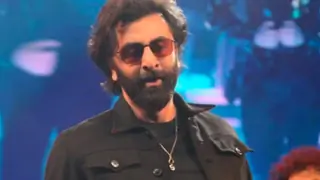 "Ranbir came on the stage and killed it" - Singer Nikhita on Ranbir's recent viral video Thumbnail