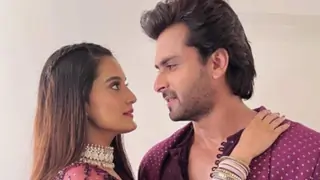 Shoaib Ibrahim share glimpses of his upcoming music video with 'Ajooni' co-star Ayushi Khurana Thumbnail