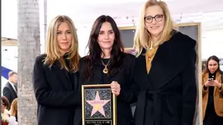 Jennifer Aniston & Lisa Kudrow honour 'Friends' co-star Courteney Cox at her 'Walk of Fame' ceremony Thumbnail