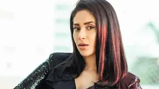 Not just acting, painting and driving but did you know that Shubhaavi Choksey is pro at writing also Thumbnail