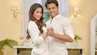 Neil Bhatt & Aishwarya Sharma's sweet gesture for the crew of 'GHKKPM'  Thumbnail