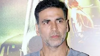 Akshay Kumar gets injured while shooting for 'Bade Miyan Chote Miyan' Thumbnail