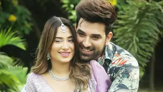 Bigg Boss 13 fame Mahira Sharma parts her ways with Paras Chhabra, unfollows the latter on social media  thumbnail