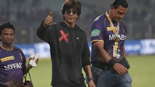 Shah Rukh Khan along with Suhana and Shanaya celebrate the victory of KKR in IPL 2023- Pics