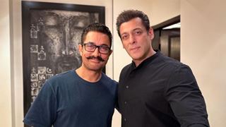 Salman Khan celebrates Eid with Aamir Khan; their priceless selfie wins over netizens hearts