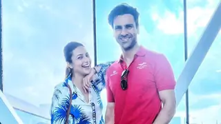 Divyanka Tripathi, Vivek Dahiya & Sanjay Mishra mark the great grand music launch of 'Chal Zindagi' Thumbnail