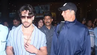 Bade Miyan Chote Miyan Akshay Kumar & Tiger Shroff's hit camaraderie at the airport is unmissable - Watch Thumbnail