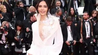 Cannes 2023: Esha Gupta dazzled the red carpet look in a soft-pink gown having a bold & gracious touch Thumbnail