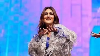 IIFA 2023: Kriti Sanon grooves to Param Sundari, Apna Bana Le on stage with an electrifying performance Thumbnail