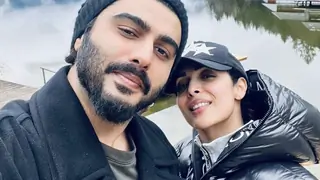 Malaika Arora shares intimate snap of Arjun Kapoor; leaves fans speechless Thumbnail