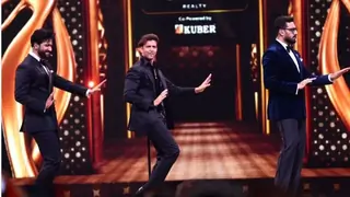 Hrithik Roshan, Vicky Kaushal & Abhishek Bachchan grooving  to "Ek Pal Ka Jeena" is surely unmissiabe - Watch Thumbnail