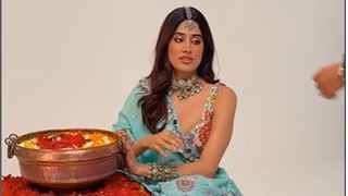 Janhvi Kapoor's ethnic ensemble steals the show in this cheeky video with a twist- Watch