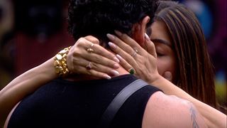 Bigg Boss OTT 2: Akanksha Puri and Jad Hadid indulge into a passionate lip lock Thumbnail