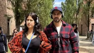 Varun Dhawan's surprising strategy: Why he maintained distance from Janhvi Kapoor on Bawaal sets Thumbnail