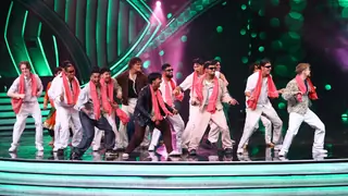 Aniket Chauhan and Vipul Khandpal teach some fun Bollywood dance moves to the Quickstyle dance group Thumbnail