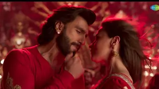 Ranveer Singh & Alia Bhatt set the stage ablaze in 'Dhindhora Baje Re' from 'Rocky Aur Rani Kii Prem Kahaani' Thumbnail