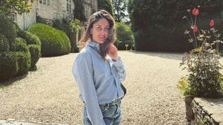 Kareena Kapoor Khan keeps it casual and chic in the picturesque land of Cotswolds - PIC