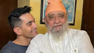 Angad Bedi on sharing screen space with dad Bishan Singh Bedi in 'Ghoomer': This is a dream come true for me thumbnail