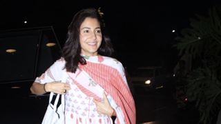Anushka Sharma teaches to ace the airport look with desi glamour 