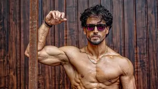 Last day of shoot on my biggest & most challenging film" - Tiger Shroff as he wraps 'Ganapath: Part 1' Thumbnail