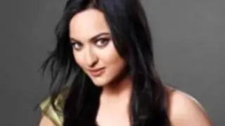 Sonakshi's First Fan Craze Incident !
