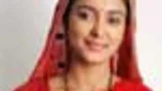 Richa Soni meets with an accident on the sets.. Thumbnail