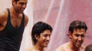 Abhay Deol, Farhan Akhtar and Hrithik Roshan on the sets of ZNMD thumbnail