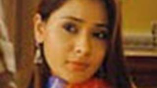 Sara Khan stages a walkout from set