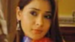 Sara Khan stages a walkout from set Thumbnail