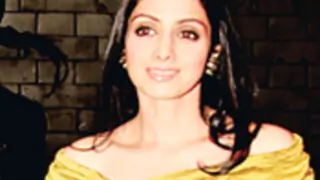 Sridevi returns with Big B! Thumbnail