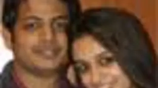 Dipika Samson's perfect pose with hubby... Thumbnail
