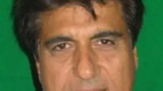 Raj Babbar felicitated for 'Bodyguard' success Thumbnail