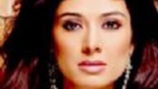 Pooja Batra cameo in 'Hum Tum Shabana' thumbnail