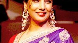 Shabana Azmi cheers for Anita Dongre at WIFW Thumbnail