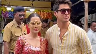 Uorfi Javed and Pratik Sehajpal visit Siddhivinayak temple ahead of Ganesh Chaturthi Thumbnail
