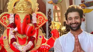 Rajveer Singh draws inspiration from Hrithik Roshan's iconic 'Shri Ganesha Deva' dance  Thumbnail