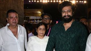  Vicky Kaushal seeks blessings at Lalbaugcha Raja with parents amid  'The Great Indian Family's release