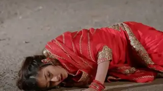 Parineetii: Neeti to stab Pari with a knife, is this the end of Pari and Neeti?  Thumbnail
