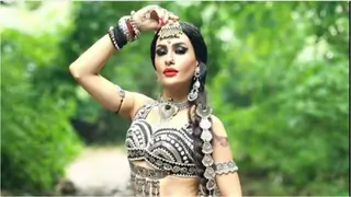 "Pavitra Punia overcomes wardrobe malfunction on the sets of 'Ishq Ki Dastaan- Naagmani' with grace Thumbnail