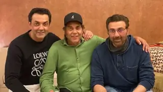 KWK8: Dharmendra to share a heartfelt message for sons: "Sunny samajdaar hai, Bobby sabse laadla hai.." Thumbnail