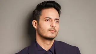 Mohit Malhotra is happily single and talks about the right person coming into one's life Thumbnail