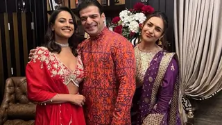 Anita Hassnandani references Yeh Hai Mohabbatein in a reunion snap with Divyanka Trpathi Dahiya & Karan Patel Thumbnail