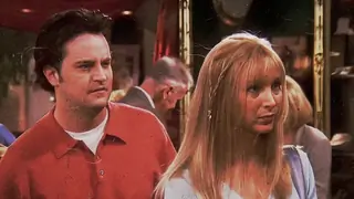 Lisa Kudrow and other 'FRIENDS' co-stars pour their hearts out remembering Matthew Perry Thumbnail