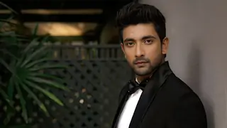 Fahmaan Khan - “I received a large artificial Christmas tree as a gift” Thumbnail