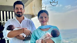 Rubina Dilaik and Abhinav Shukla's twin daughters, Jeeva & Edhaa, mark their one-month milestone today Thumbnail