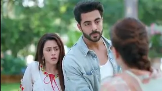 Jhanak: Anirudh picks Jhanak up in his arms after she slips down  Thumbnail